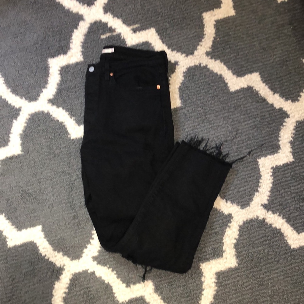 COPY - Levi’s Wedgie Icon fit distressed ankle jeans in Black- size 30